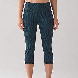 Lululemon Outrun 17” Cropped Legging